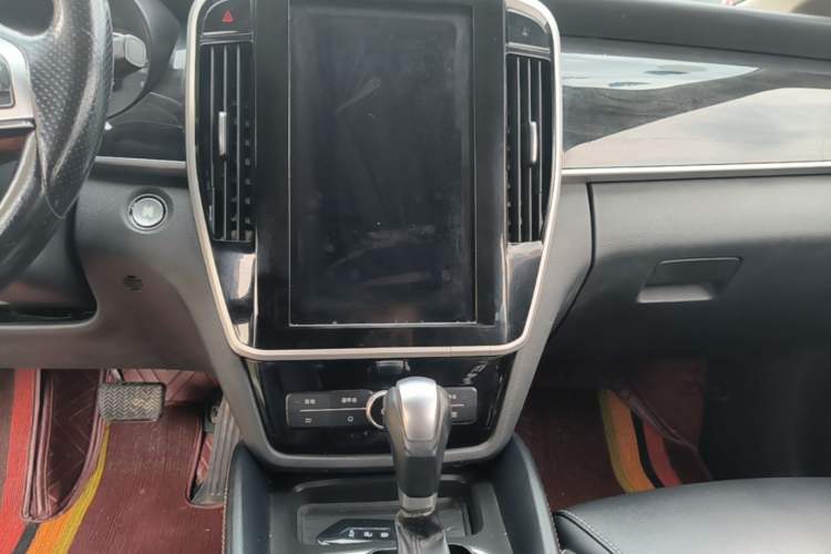 Used BYD Song MAX 2017 1.5T Automatic Smart Connect Prestige 7-Seater Audio And AC Panel