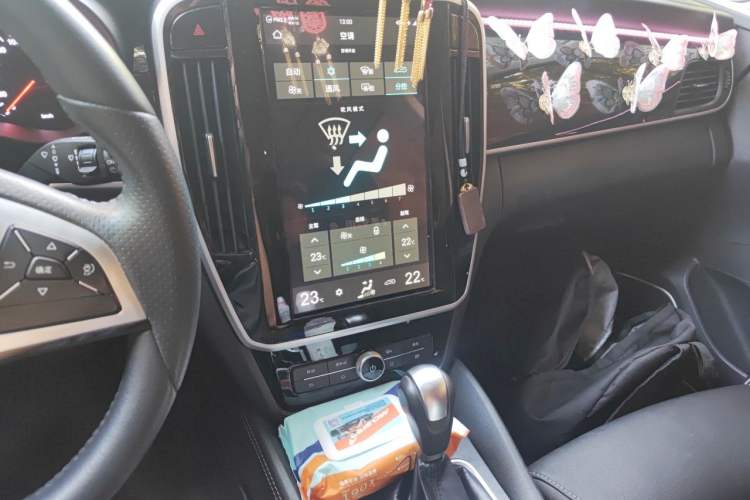 Used BYD Song MAX 2017 1.5T Automatic Smart Connect Elite 7-Seater Audio And AC Panel