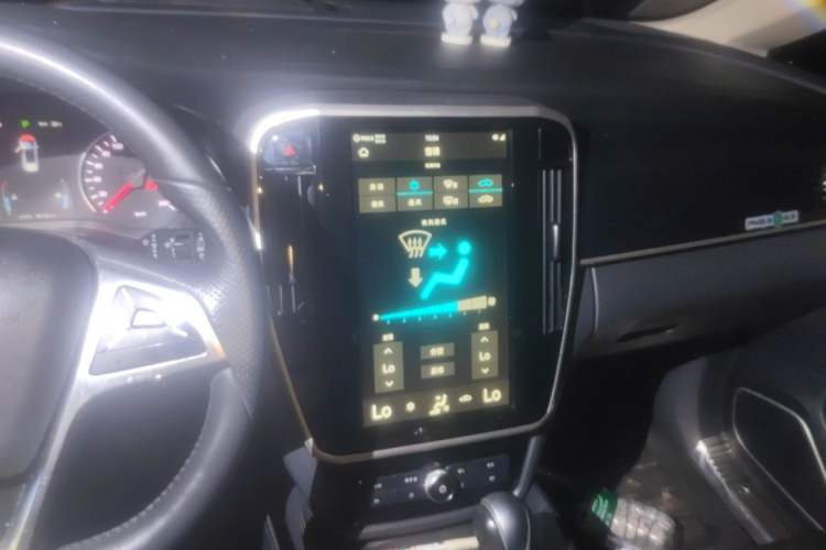 Used BYD Song MAX 2017 1.5T Automatic Smart Connect Elite 7-Seater Audio And AC Panel