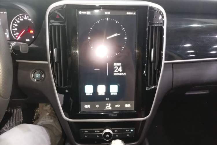 Used BYD Song MAX 2017 1.5T Automatic Smart Connect Elite 7-Seater Audio And AC Panel
