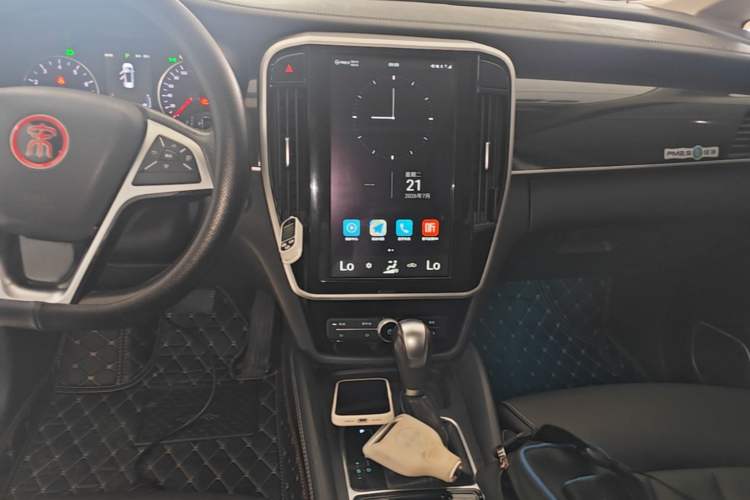 Used BYD Song MAX 2017 1.5T Automatic Smart Connect Elite 7-Seater Audio And AC Panel