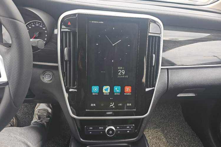 Used BYD Song MAX 2017 1.5T Automatic Smart Connect Prestige 7-Seater Audio And AC Panel