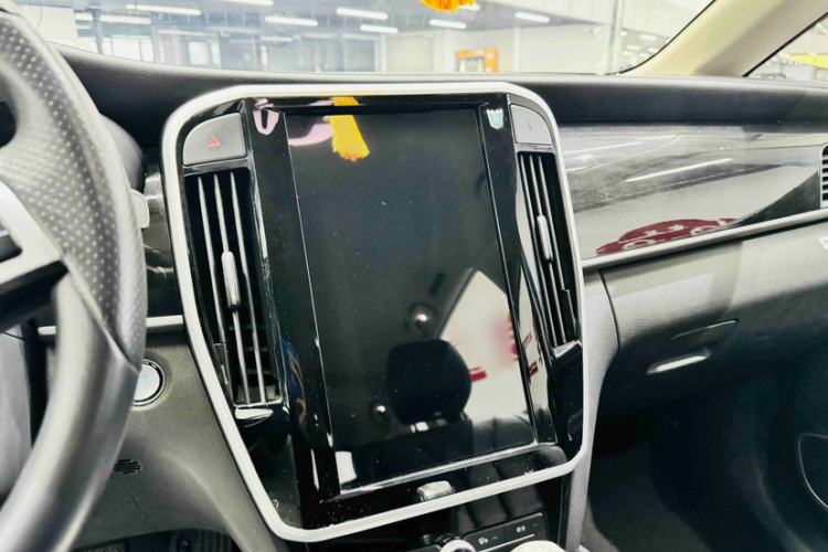 Used BYD Song MAX 2017 1.5T Automatic Smart Connect Luxury 7-Seater Audio And AC Panel