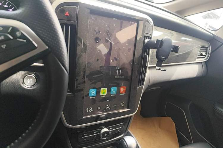 Used BYD Song MAX 2017 1.5T Automatic Smart Connect Luxury 7-Seater Audio And AC Panel