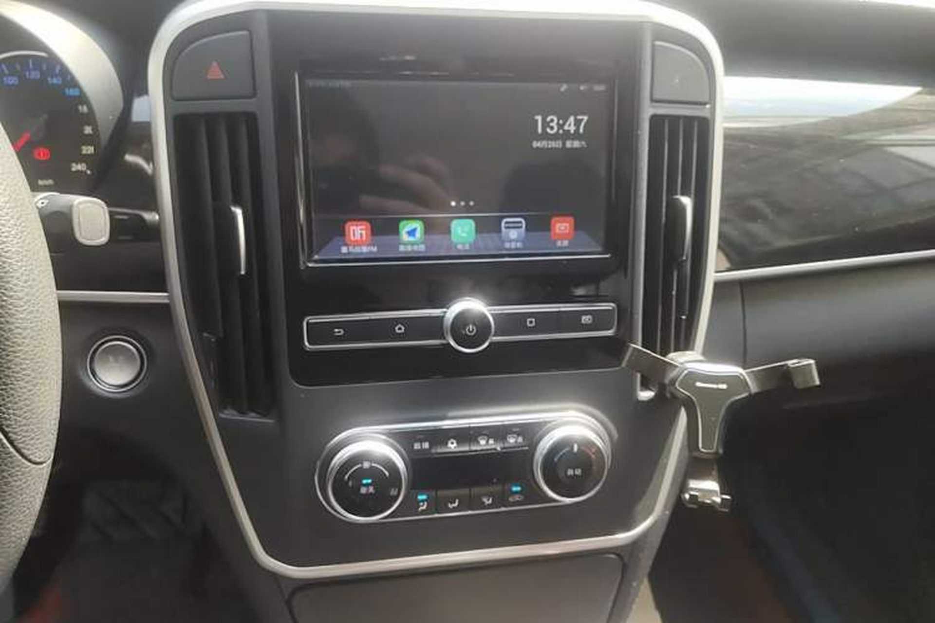 Used BYD Song MAX 2017 1.5T Manual Smart Connect Luxury 7-Seater Audio And AC Panel