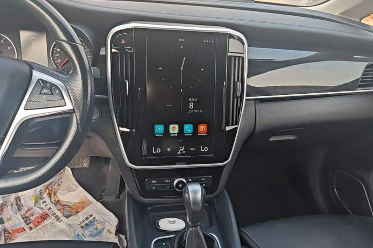 Used BYD Song MAX 2017 1.5T Automatic Smart Connect Luxury 7-Seater Audio And AC Panel