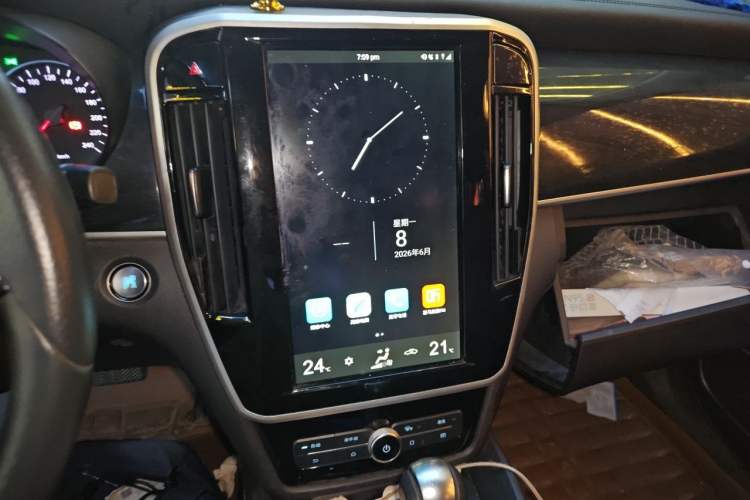 Used BYD Song MAX 2017 1.5T Automatic Smart Connect Luxury 7-Seater Audio And AC Panel