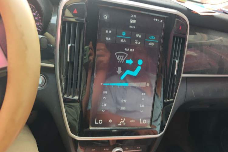 Used BYD Song MAX 2017 1.5T Automatic Smart Connect Luxury 7-Seater Audio And AC Panel