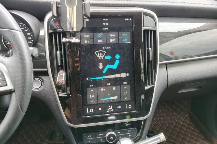 Used BYD Song MAX 2017 1.5T Automatic Smart Connect Prestige 7-Seater Audio And AC Panel