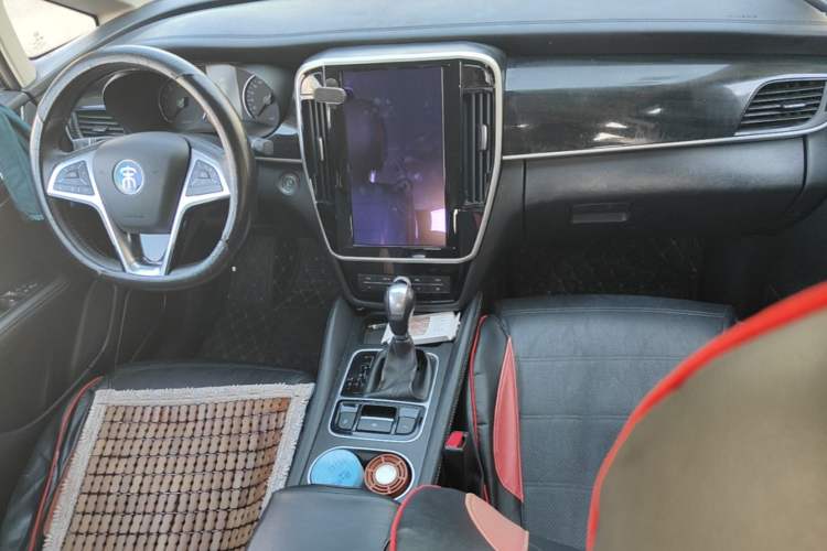 Used BYD Song MAX 2017 1.5T Automatic Smart Connect Luxury 7-Seater Center Console