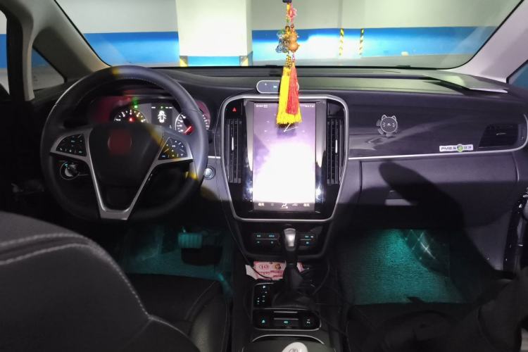 Used BYD Song MAX 2017 1.5T Automatic Smart Connect Prestige 7-Seater Center Console