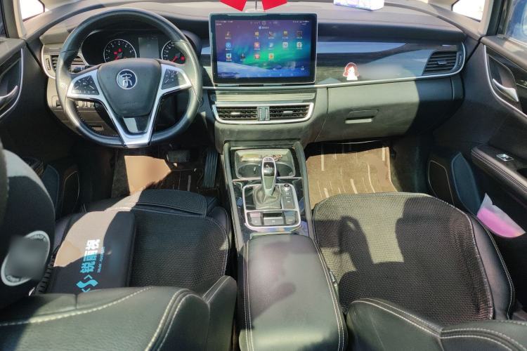 Used BYD Song MAX 2017 1.5T Automatic Smart Connect Elite 7-Seater Center Console