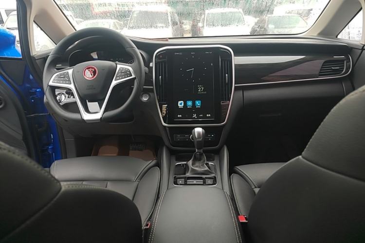 Used BYD Song MAX 2017 1.5T Automatic Smart Connect Prestige 7-Seater Center Console