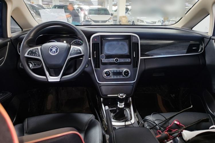 Used BYD Song MAX 2017 1.5T Manual Smart Connect Luxury 7-Seater Center Console