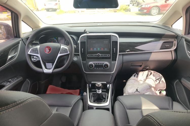 Used BYD Song MAX 2017 1.5T Manual Smart Connect Luxury 7-Seater Center Console