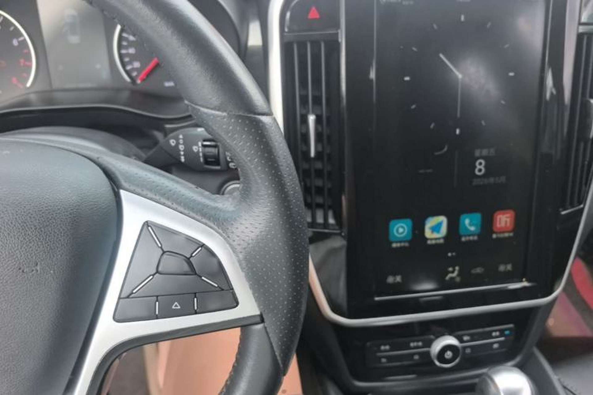 Used BYD Song MAX 2017 1.5T Automatic Smart Connect Prestige 7-Seater Center Console