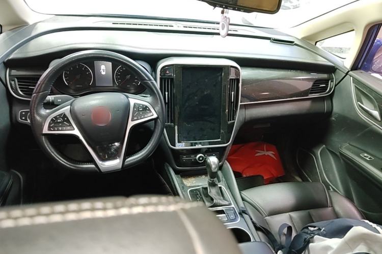 Used BYD Song MAX 2017 1.5T Automatic Smart Connect Prestige 7-Seater Center Console