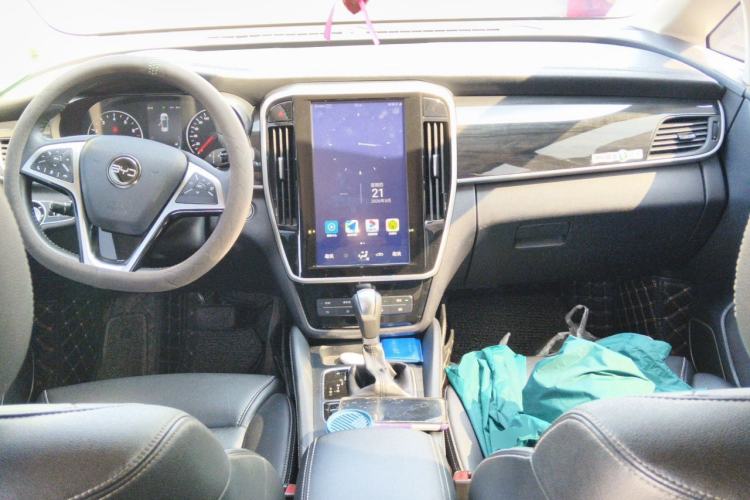 Used BYD Song MAX 2017 1.5T Automatic Smart Connect Elite 7-Seater Center Console