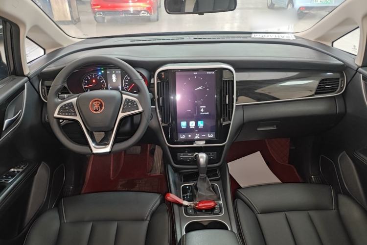 Used BYD Song MAX 2017 1.5T Automatic Smart Connect Luxury 7-Seater Center Console