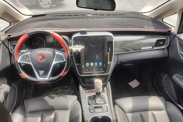 Used BYD Song MAX 2017 1.5T Automatic Smart Connect Prestige 7-Seater Center Console