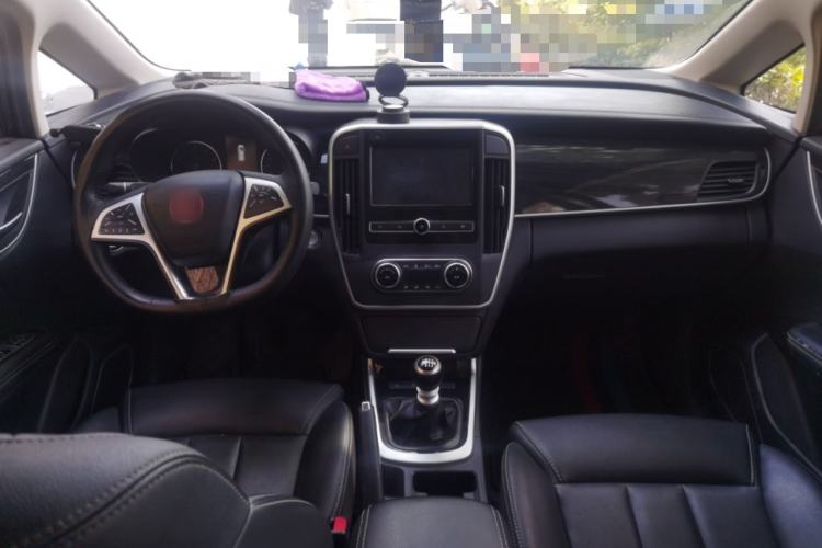 Used BYD Song MAX 2017 1.5T Manual Comfort 7-Seater Center Console