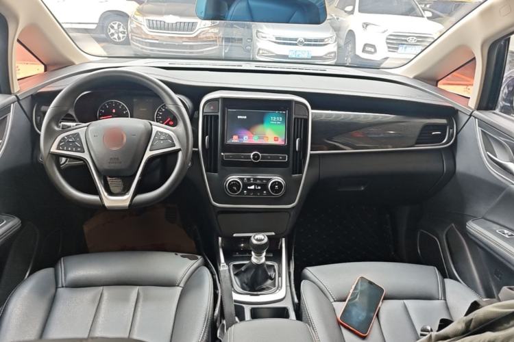 Used BYD Song MAX 2017 1.5T Manual Smart Connect Luxury 7-Seater Center Console