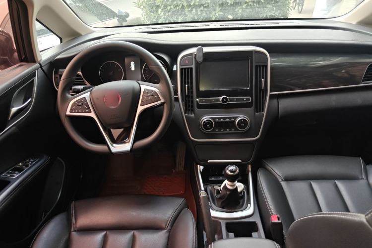 Used BYD Song MAX 2017 1.5T Manual Smart Connect Luxury 7-Seater Center Console
