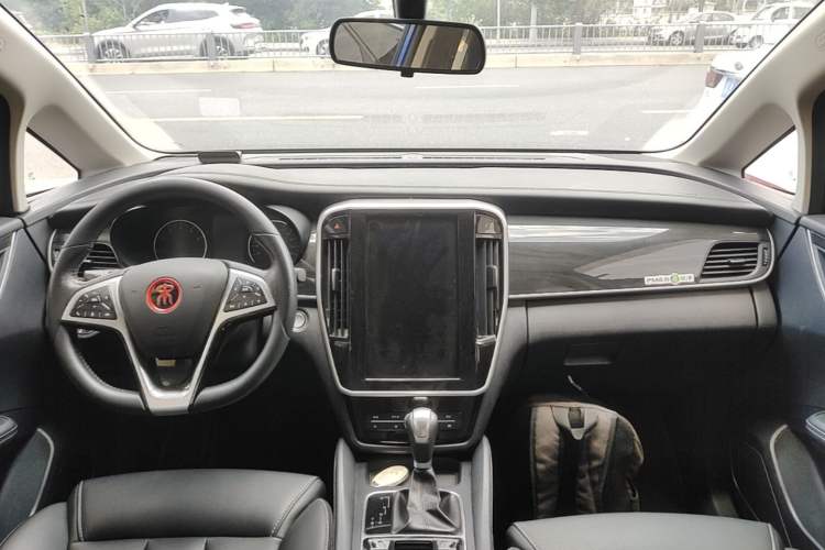 Used BYD Song MAX 2017 1.5T Automatic Smart Connect Prestige 7-Seater Center Console