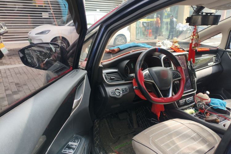 Used BYD Song MAX 2017 1.5T Automatic Smart Connect Elite 7-Seater Driver Seat