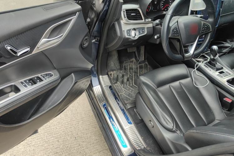 Used BYD Song MAX 2017 1.5T Automatic Smart Connect Prestige 7-Seater Driver Seat