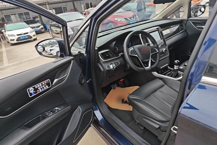 Used BYD Song MAX 2017 1.5T Manual Smart Connect Luxury 7-Seater Driver Seat