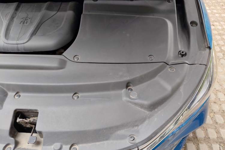 Used BYD Song MAX 2017 1.5T Automatic Smart Connect Elite 7-Seater Engine Bay Left