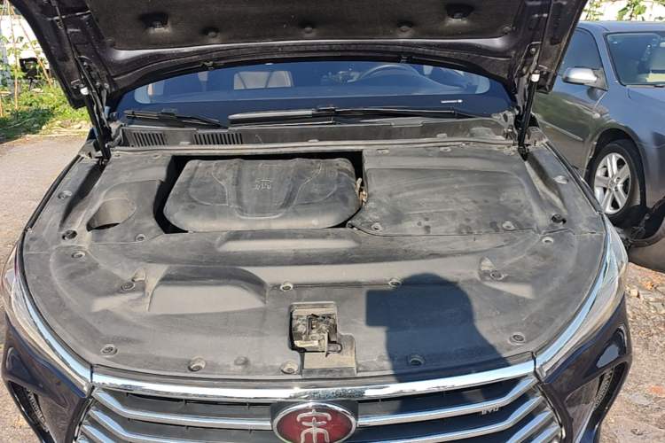 Used BYD Song MAX 2017 1.5T Automatic Smart Connect Elite 7-Seater Engine Bay