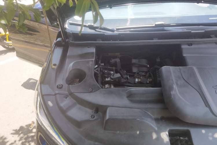 Used BYD Song MAX 2017 1.5T Automatic Smart Connect Luxury 7-Seater Engine Bay Right