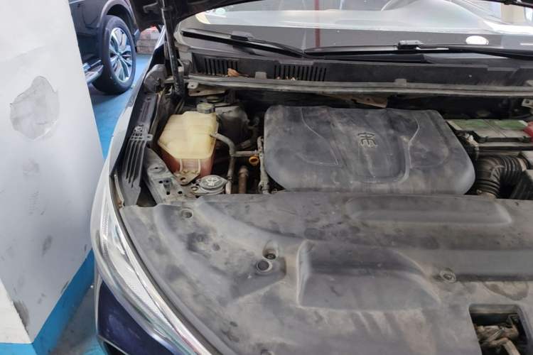 Used BYD Song MAX 2017 1.5T Manual Smart Connect Luxury 7-Seater Engine Bay Right