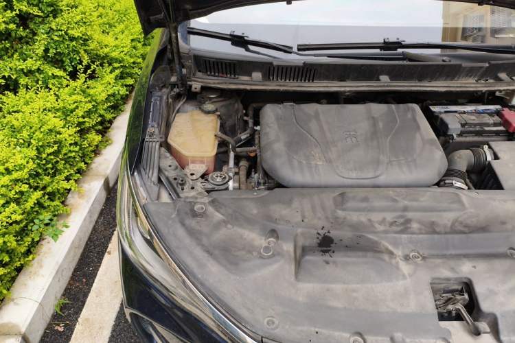 Used BYD Song MAX 2017 1.5T Manual Smart Connect Luxury 7-Seater Engine Bay Right