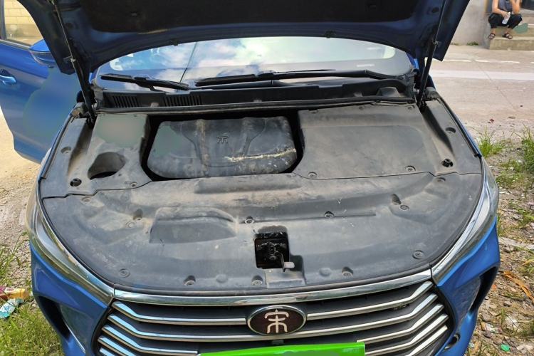 Used BYD Song MAX 2017 1.5T Automatic Smart Connect Elite 7-Seater Engine Bay