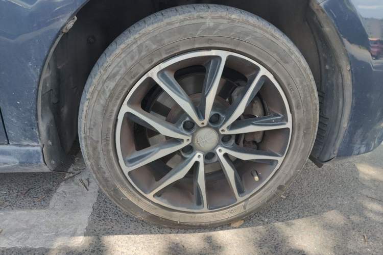Used BYD Song MAX 2017 1.5T Manual Smart Connect Luxury 7-Seater Exterior 1