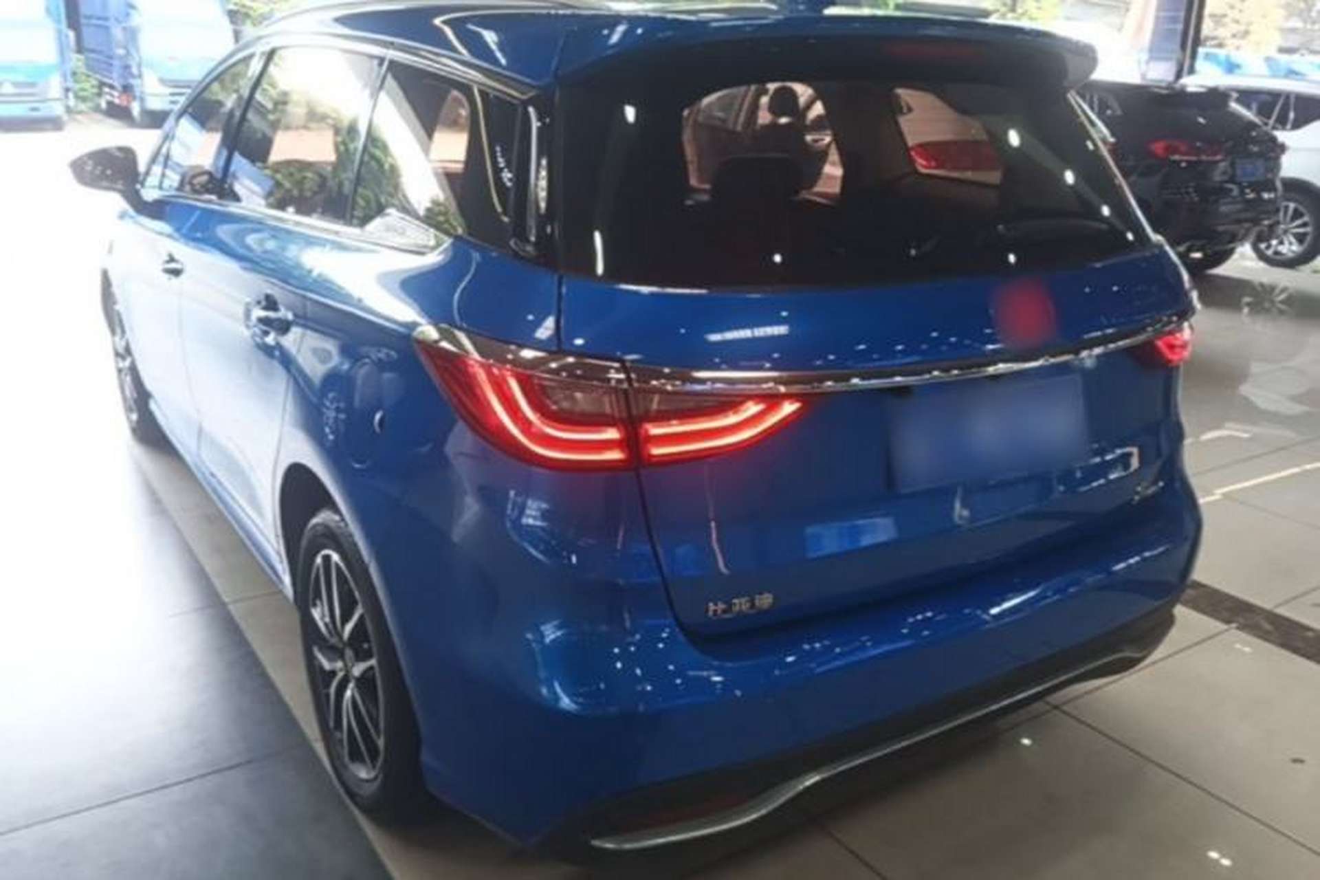 Used BYD Song MAX 2017 1.5T Automatic Smart Connect Elite 7-Seater Exterior 2