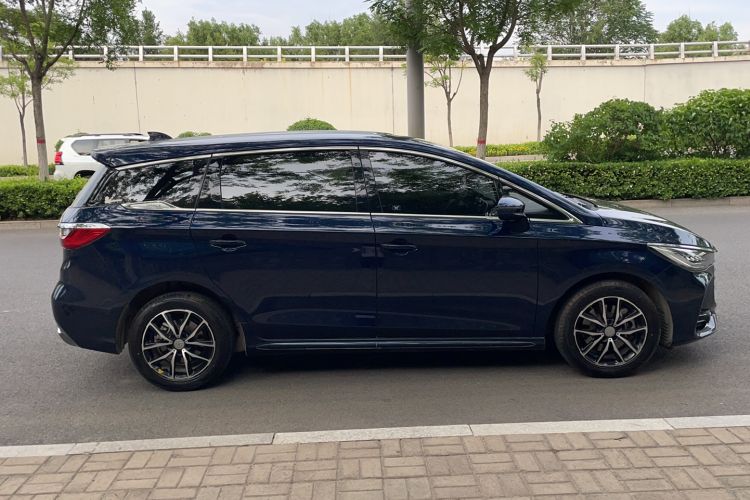 Used BYD Song MAX 2017 1.5T Manual Smart Connect Luxury 7-Seater Exterior 2