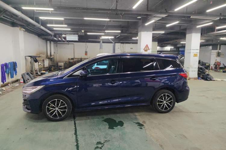 Used BYD Song MAX 2017 1.5T Manual Smart Connect Luxury 7-Seater Exterior 2