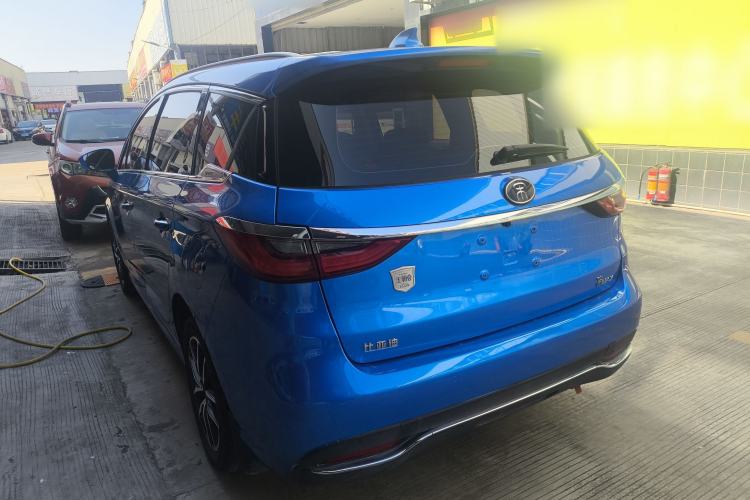 Used BYD Song MAX 2017 1.5T Automatic Smart Connect Elite 7-Seater Exterior 2