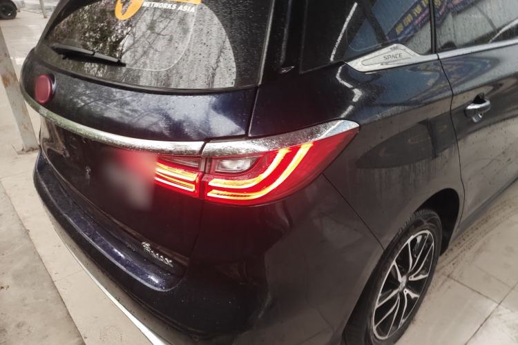 Used BYD Song MAX 2017 1.5T Automatic Smart Connect Elite 7-Seater Exterior 3