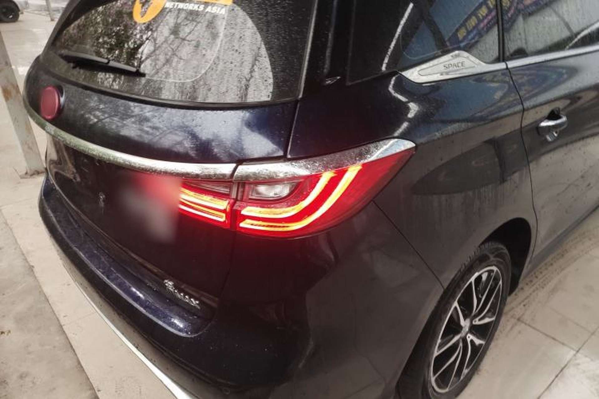 Used BYD Song MAX 2017 1.5T Automatic Smart Connect Elite 7-Seater Exterior 3