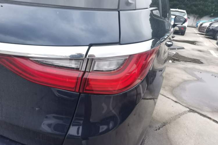 Used BYD Song MAX 2017 1.5T Automatic Smart Connect Elite 7-Seater Exterior 3