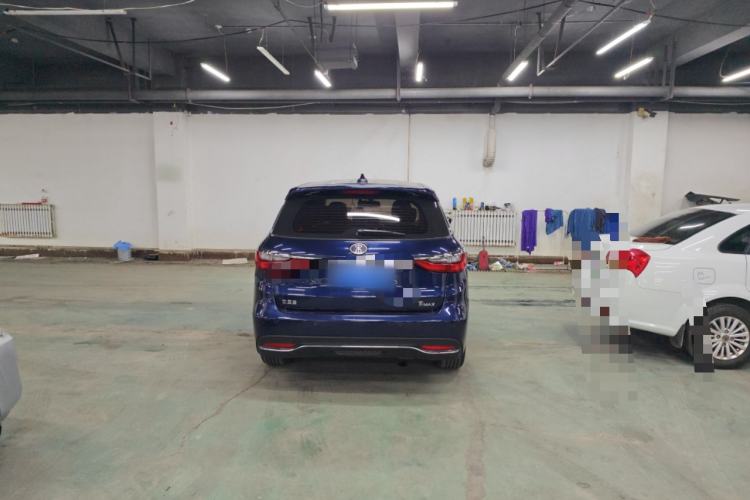 Used BYD Song MAX 2017 1.5T Manual Smart Connect Luxury 7-Seater Exterior 4