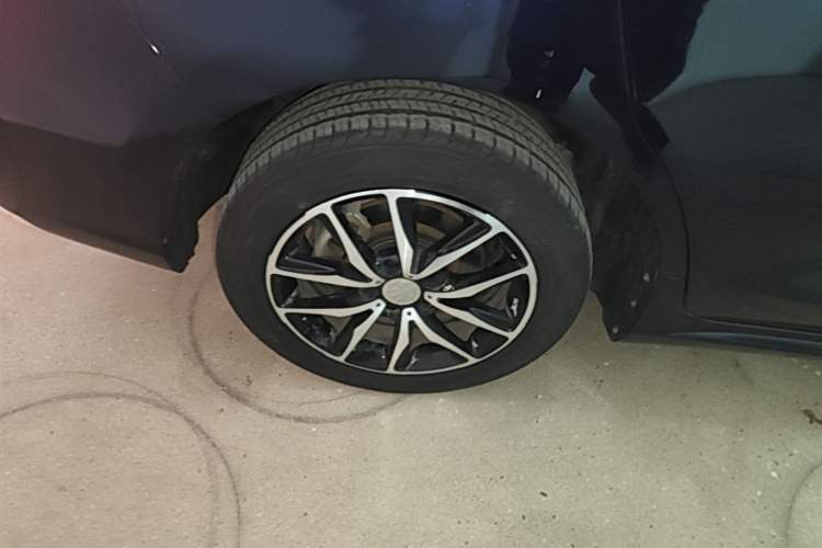 Used BYD Song MAX 2017 1.5T Automatic Smart Connect Elite 7-Seater Exterior 5