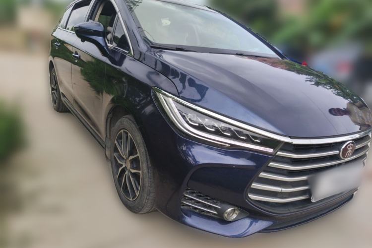 Used BYD Song MAX 2017 1.5T Automatic Smart Connect Elite 7-Seater Front Right 45 Deg