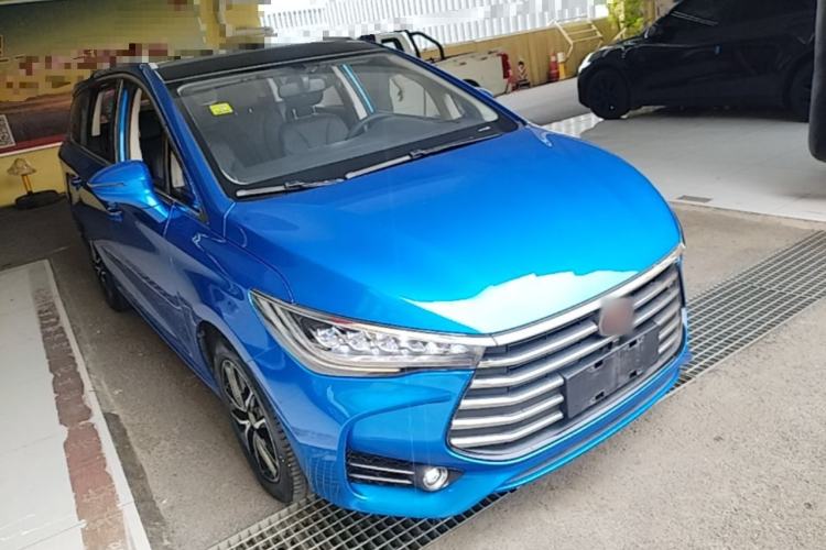 Used BYD Song MAX 2017 1.5T Automatic Smart Connect Elite 7-Seater Front Right 45 Deg