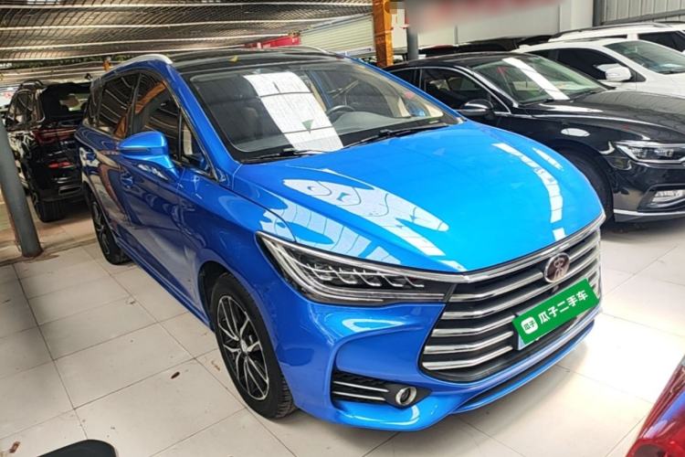 Used BYD Song MAX 2017 1.5T Automatic Smart Connect Elite 7-Seater Front Right 45 Deg